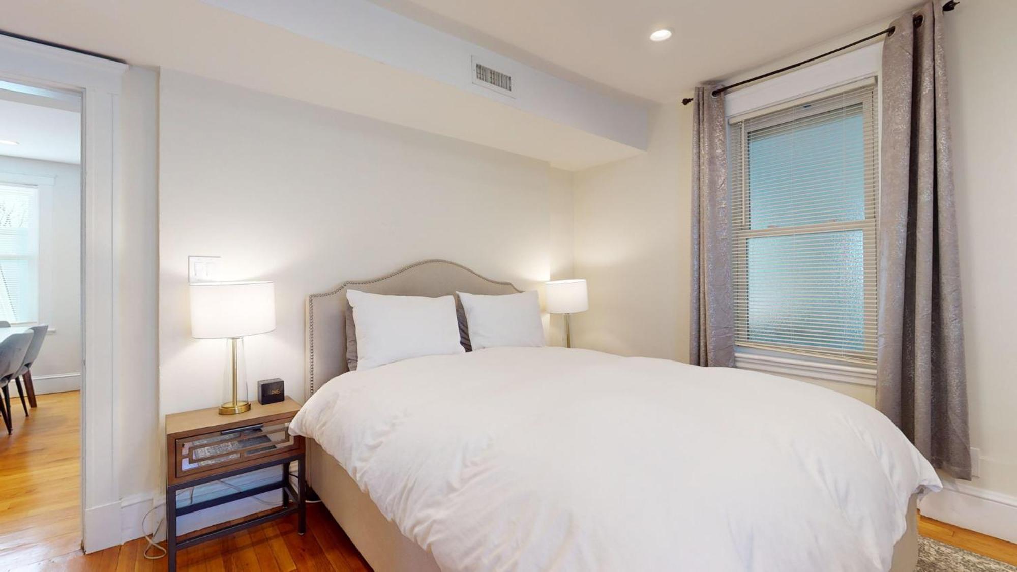 Updated 45 Bed Near Mit, Harvard, Tufts, Red Line * Cambridge