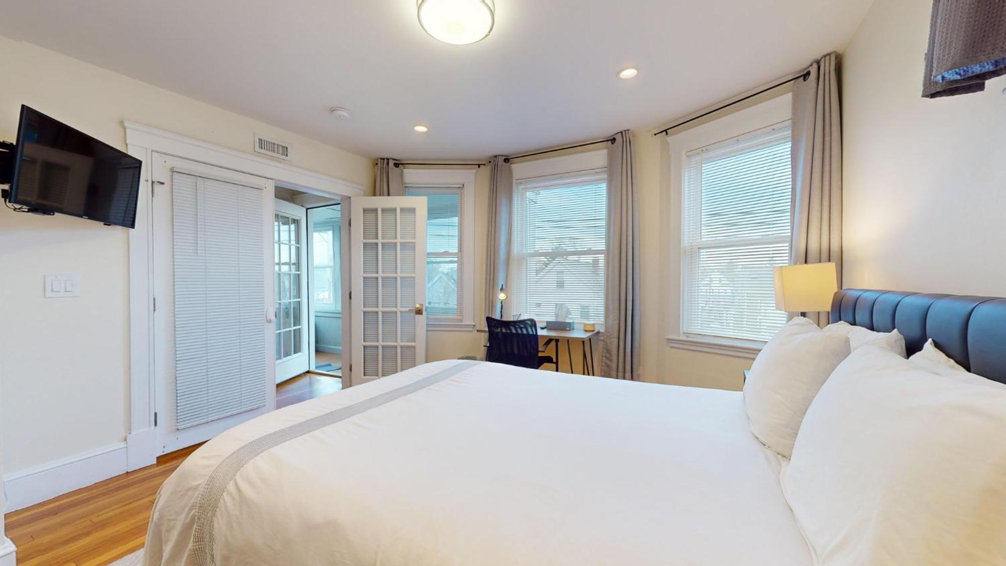 Updated 45 Bed Near Mit, Harvard, Tufts, Red Line *